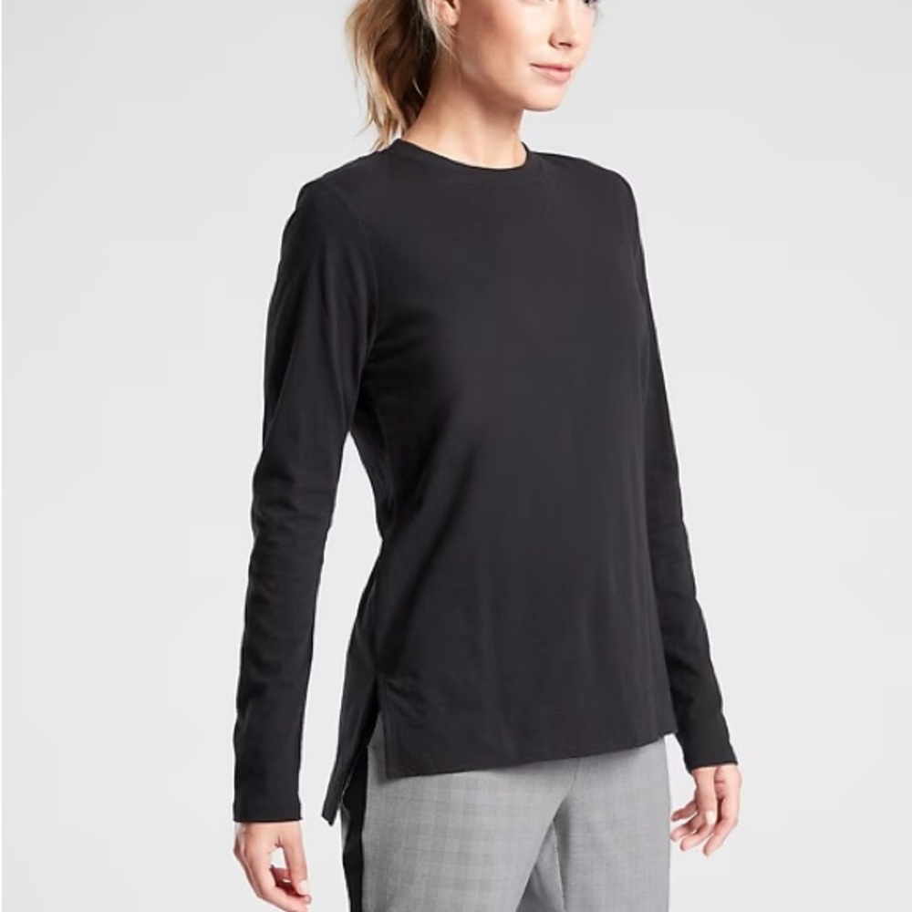 Athleta Daily along Sleeve M NWT